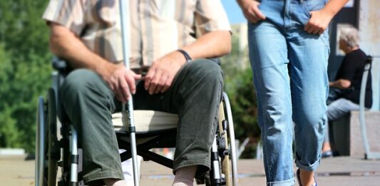Czy osoba niepełnosprawna musi czekać w kolejce do lekarza?