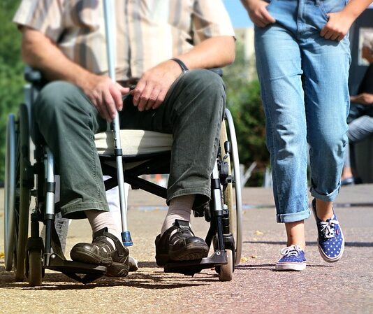 Czy osoba niepełnosprawna musi czekać w kolejce do lekarza?